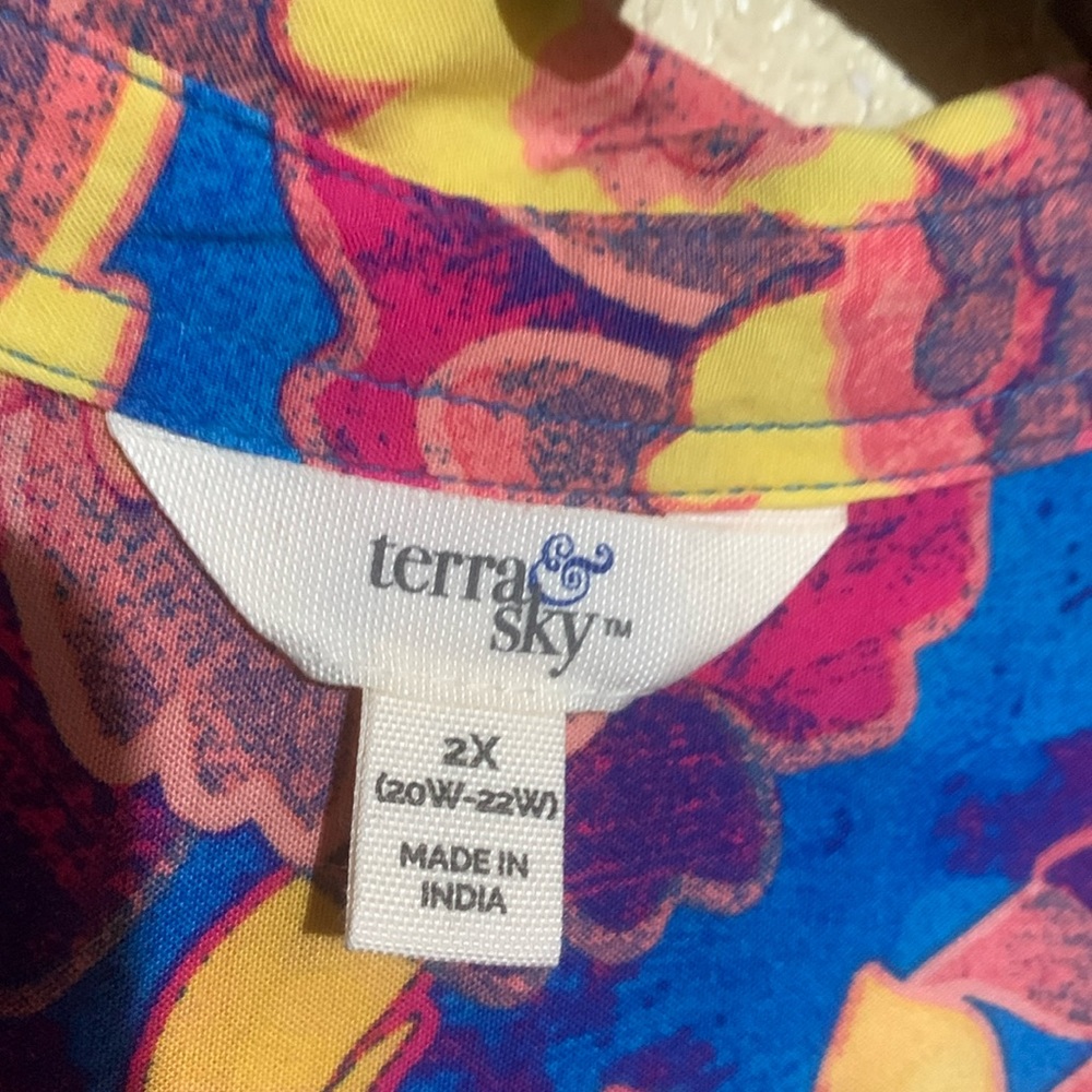 Terra & Sky Top 2X Blue Pink Yellow Floral Sleeveless Front Buttons Viscose - Picture 9 of 16